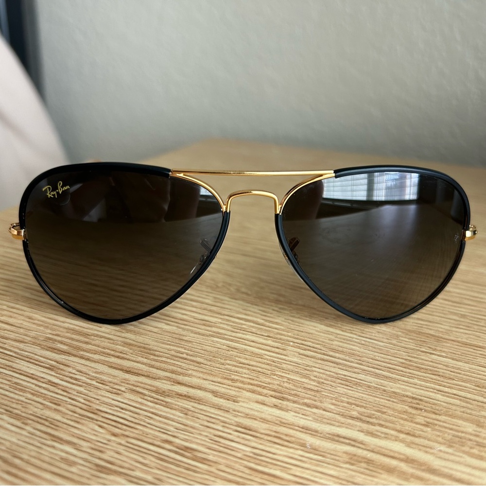 Ray-Ban Aviator Full Color Legend Sunglasses. Size 58 14mm. Lens Height 50mm